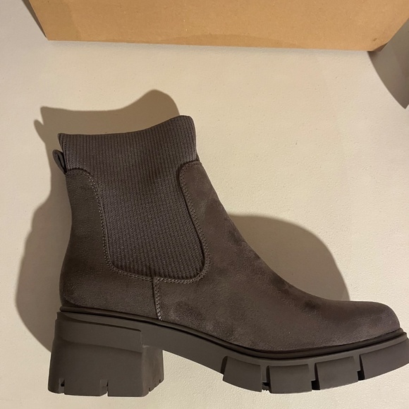 REDTOP Elastic Chelsea Boots Chunky Block Heel Platform Lug Sole NEW 10 - Picture 3 of 5